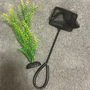 Aquarium plant with fish net